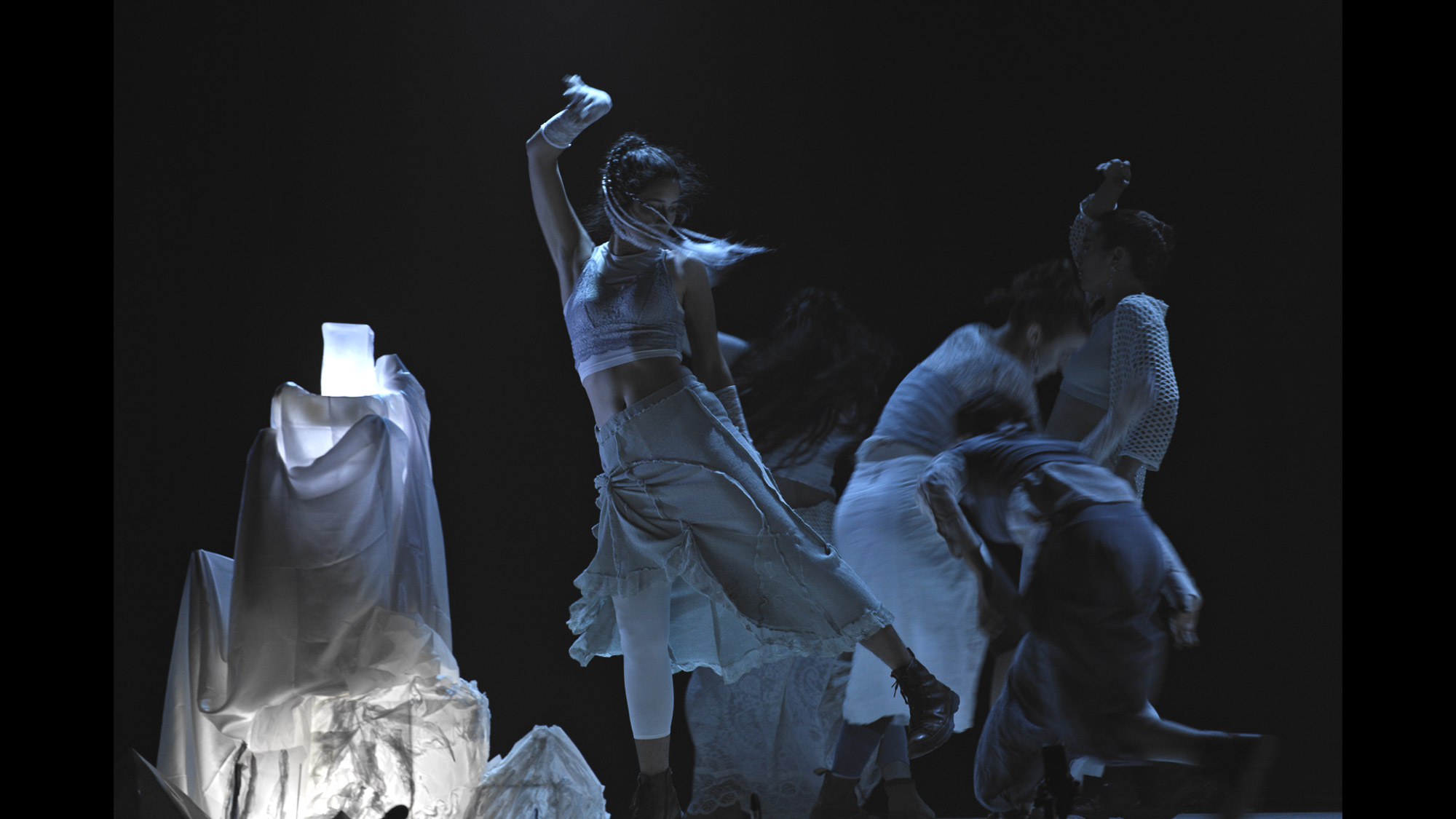 Visuales y fotogramas de videoclips y música en directo.